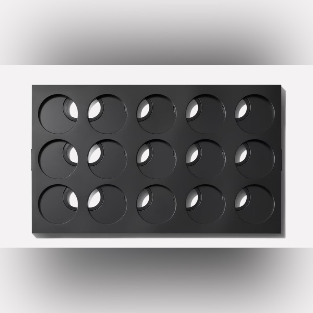 MAC Cosmetics Empty Magnetic Eyeshadow Palette Case - Black - Picture 3 of 6